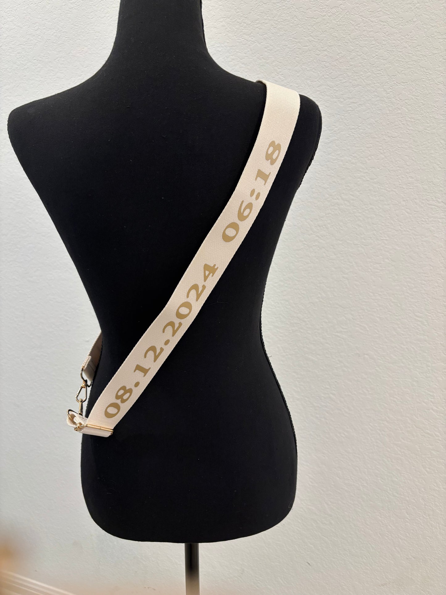 Halla Creamy strap syria strap with gold font