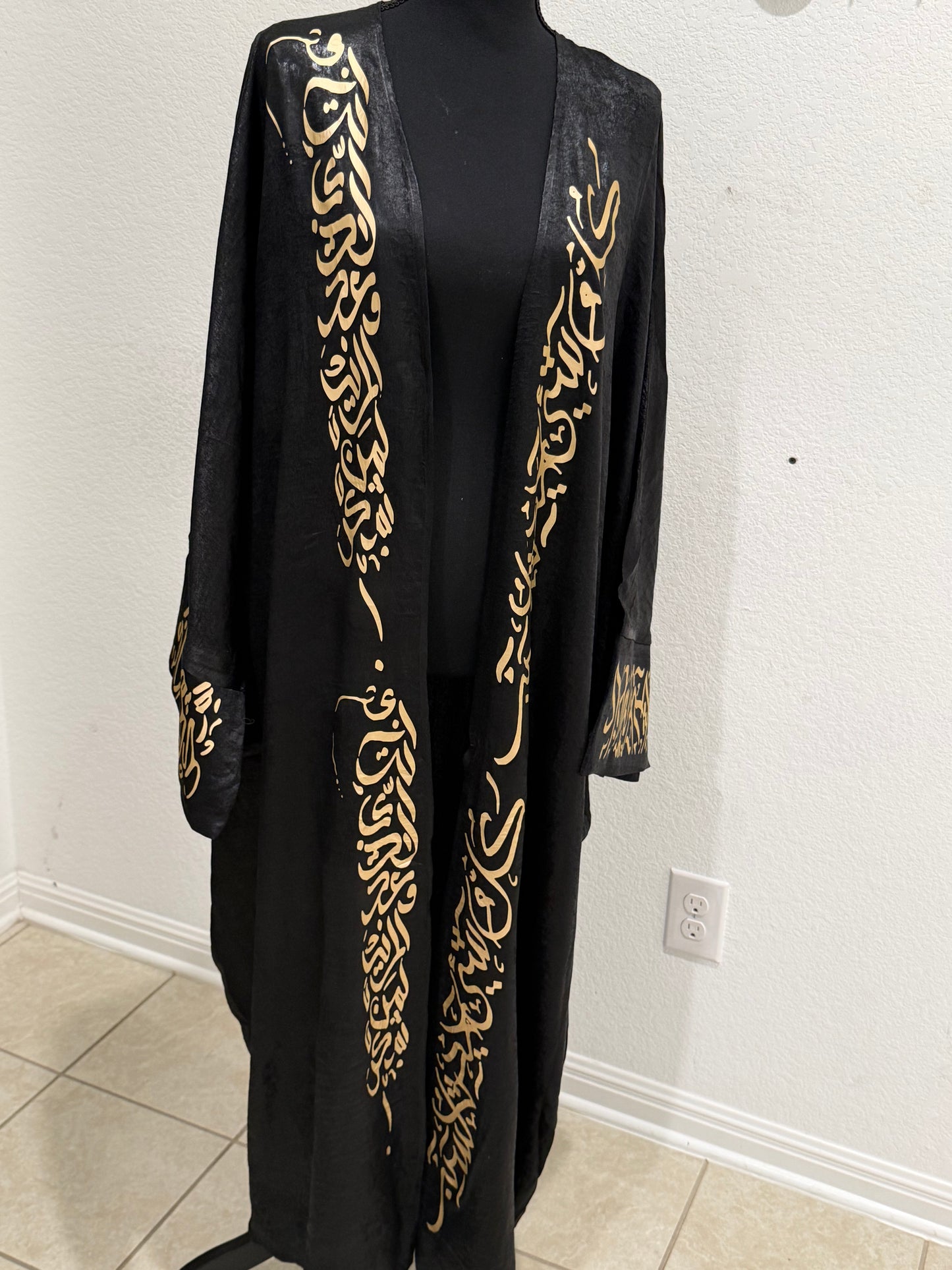Shaykha Rola abaya