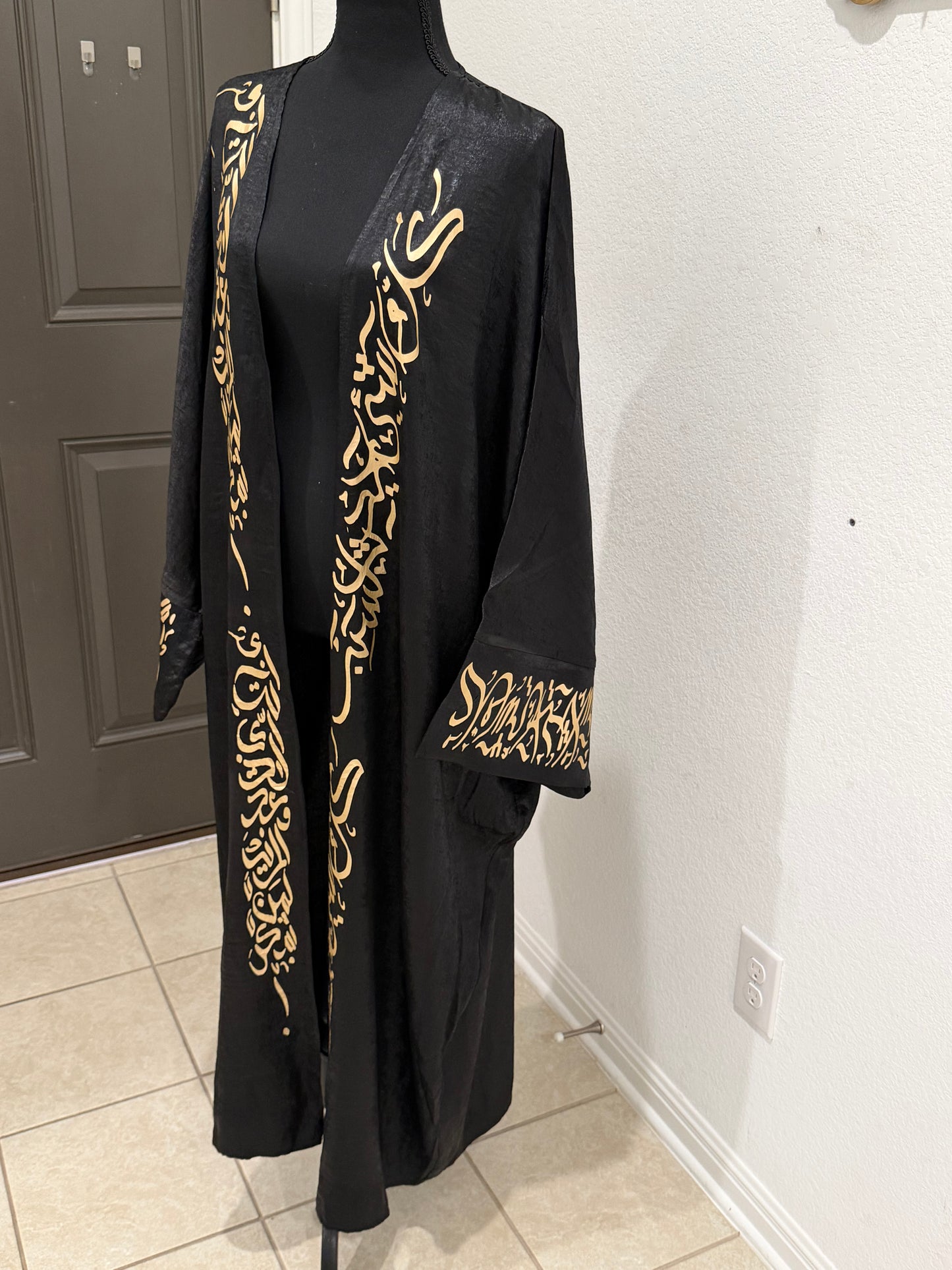 Shaykha Rola abaya