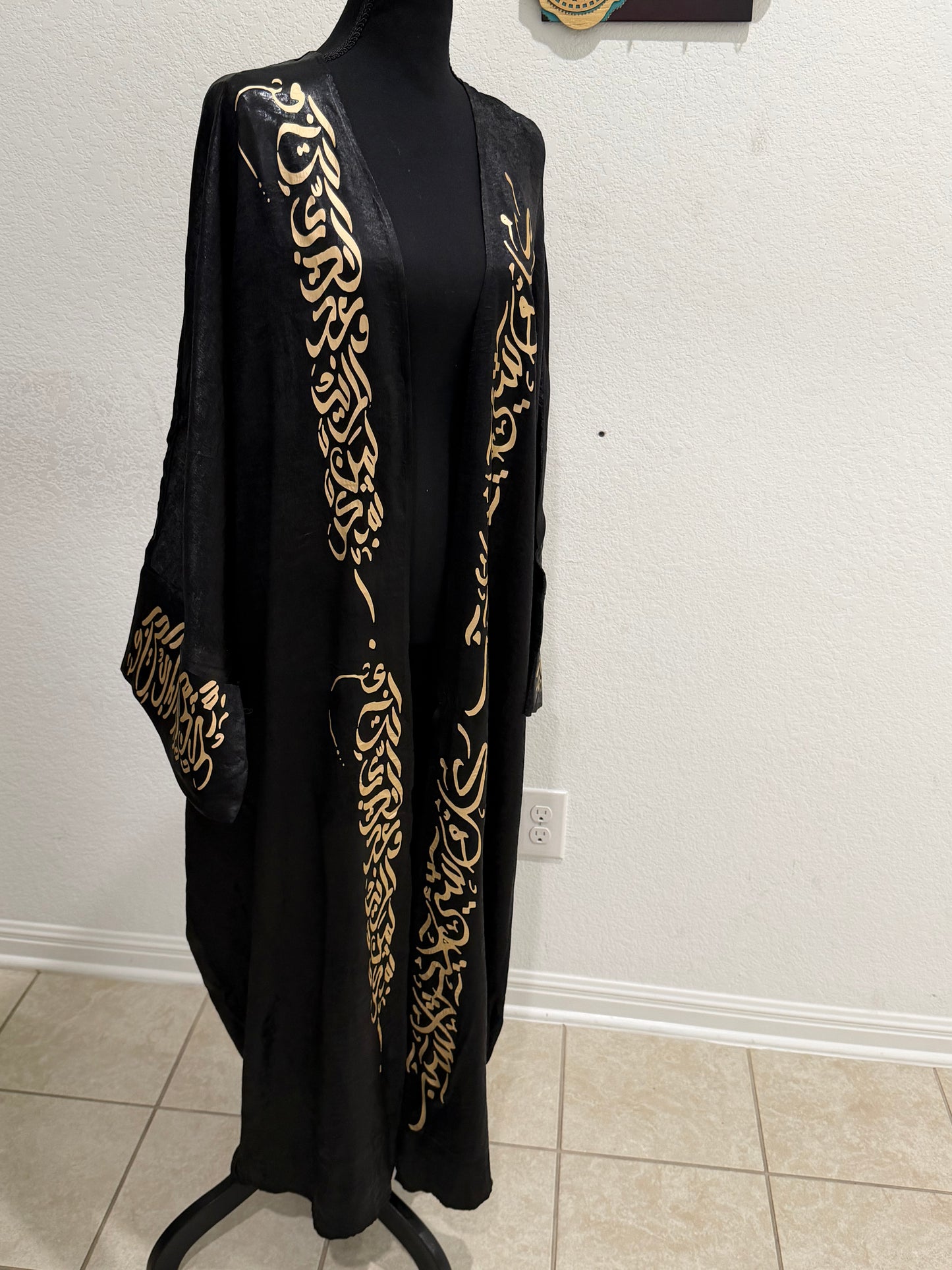 Shaykha Rola abaya