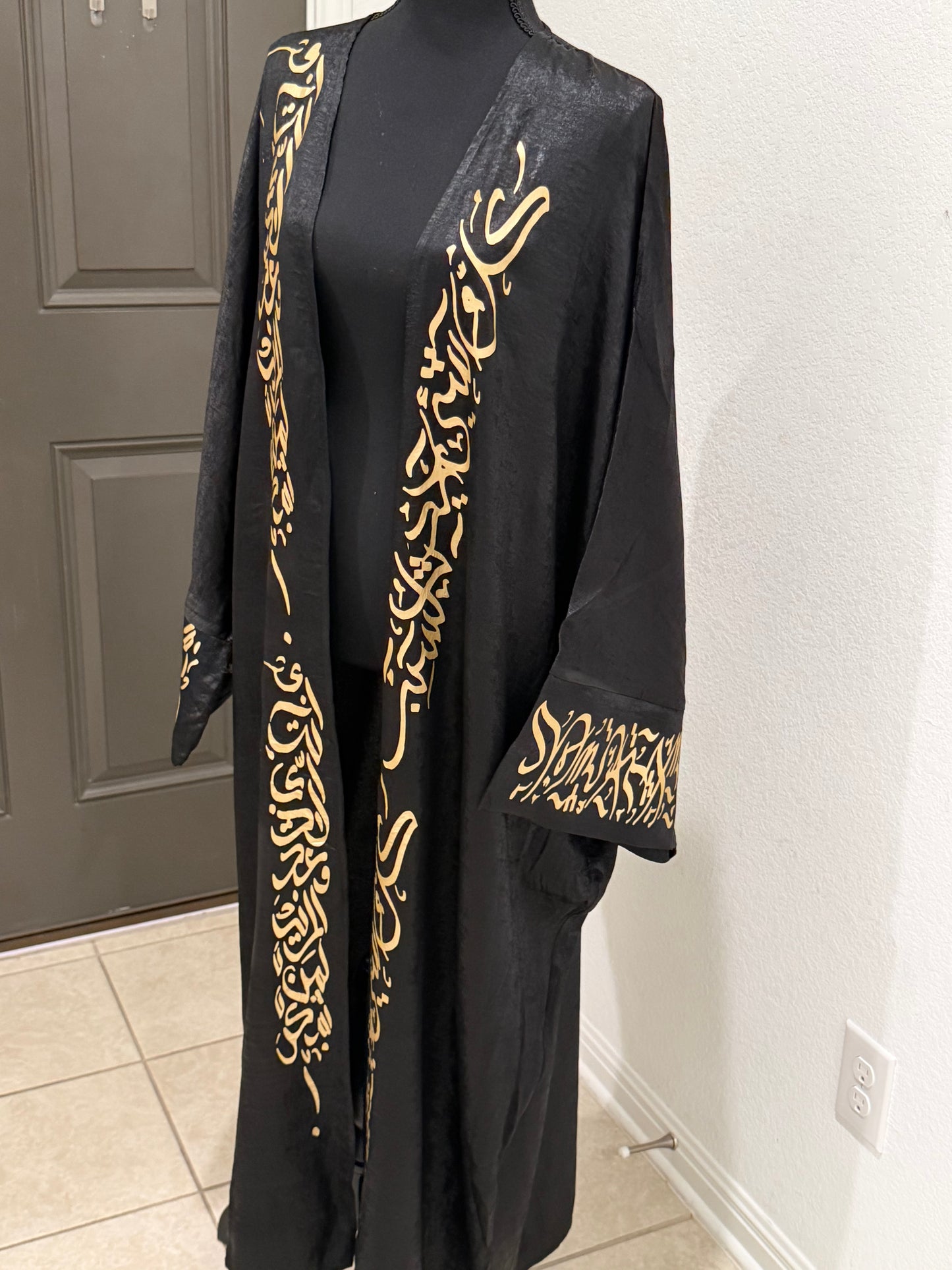 Shaykha Rola abaya
