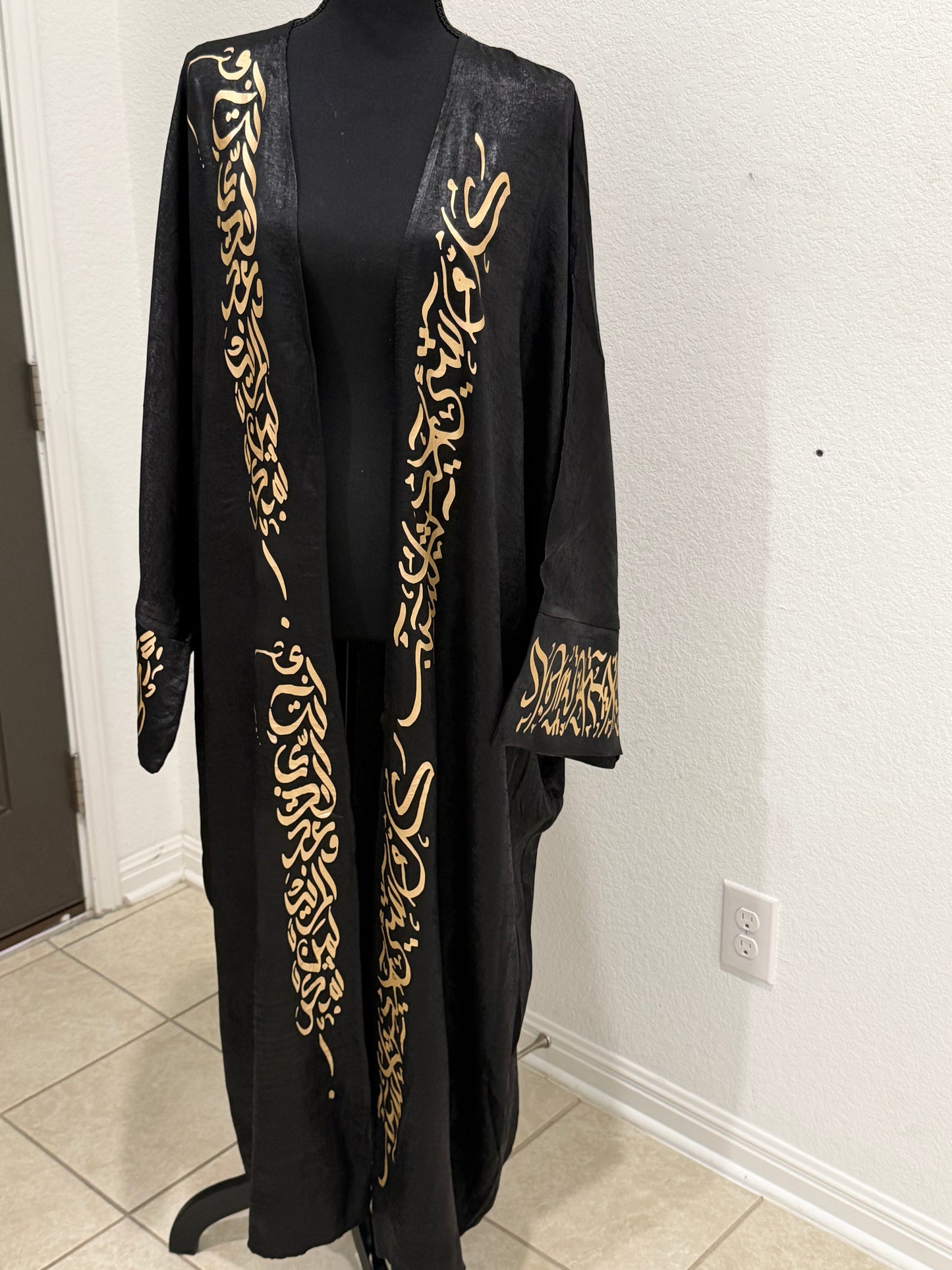 Shaykha Rola abaya